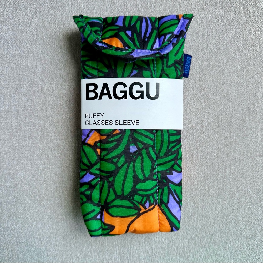 NWT BAGGU Puffy Glasses Sleeve